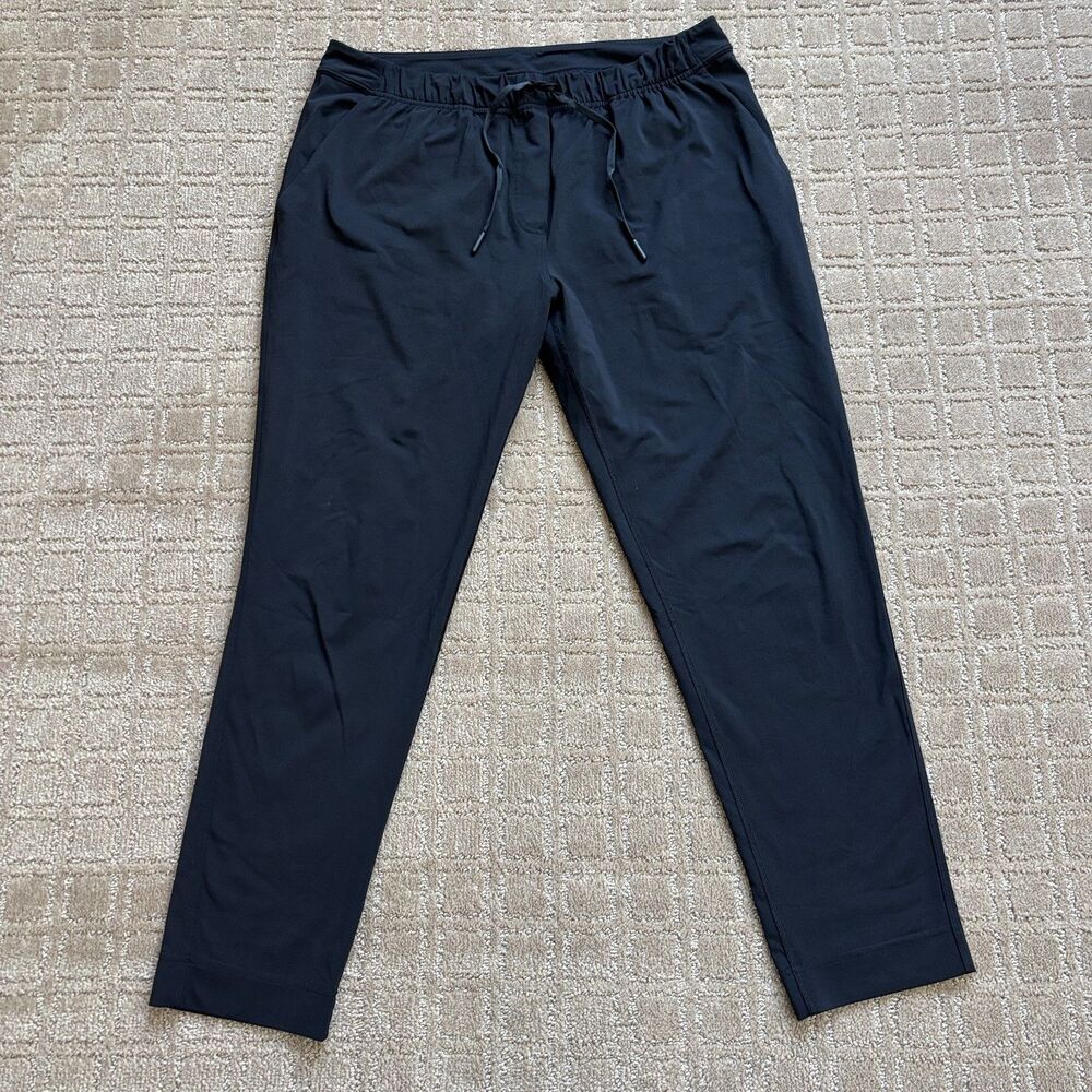 Lululemon Pull On Crop Pant Women's 10 Black Athleisure Casual Comfort Travel
